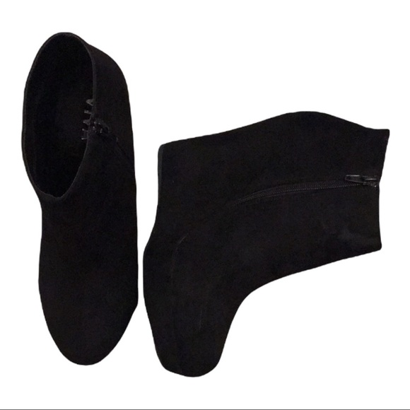 Viva Velvety Black Faux Suede Round Toe Stacked Wedge Heel Ankle Boot 8.5/40 - Picture 1 of 10